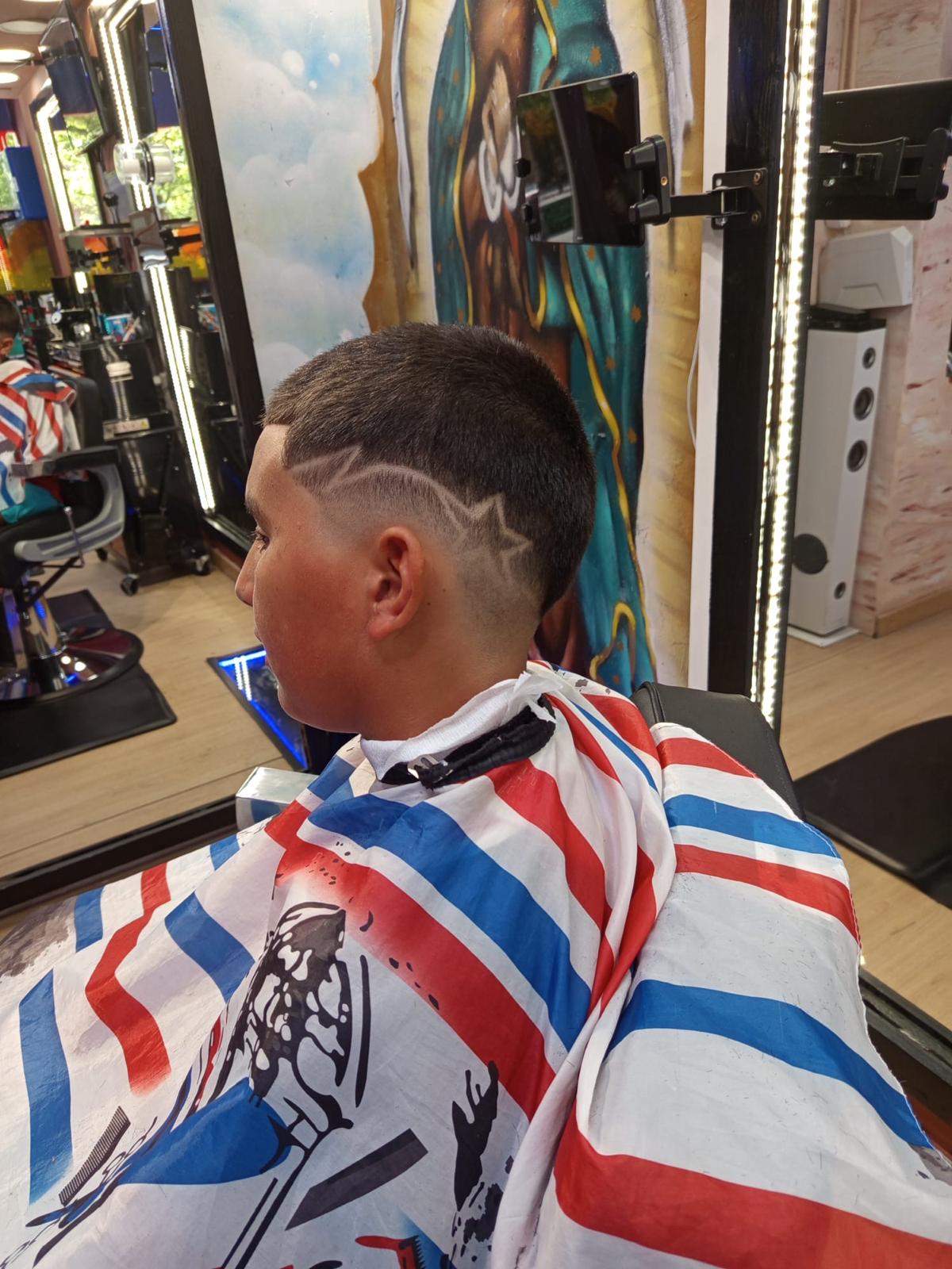 Diseño de estrella en el corte